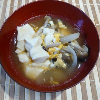 豆腐としめじの卵スープ